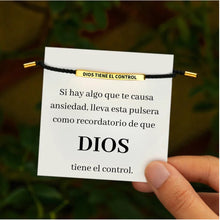 Load image into Gallery viewer, PULSERA PROTECTORA - DIOS TIENE EL CONTROL
